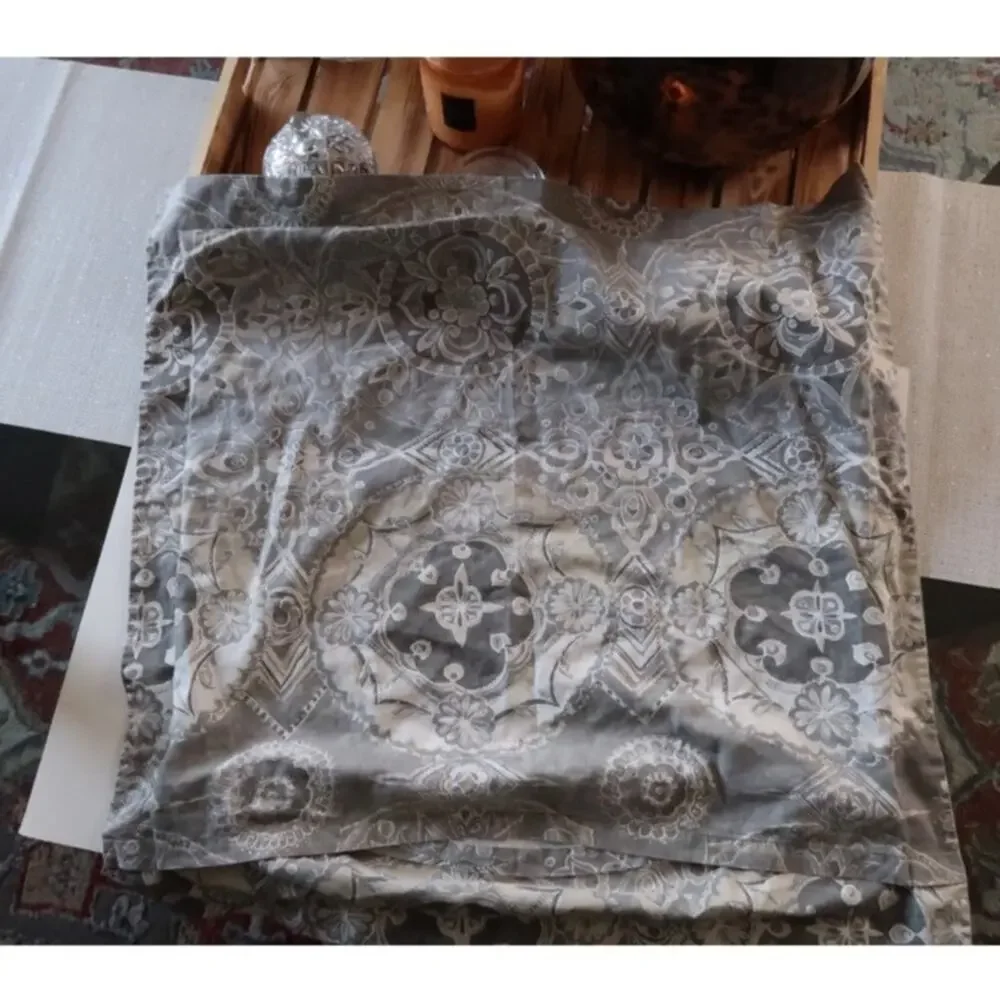 Pottery‎ Barn Jacquelyn Medallion Organic Santeen Euro Sham 1 Pillowcase